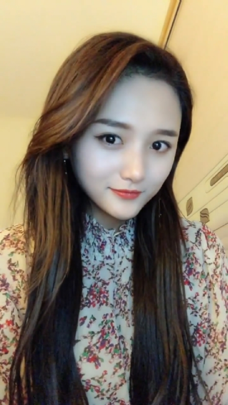 淡然一笑的第一张照片--石家庄相亲服务中心