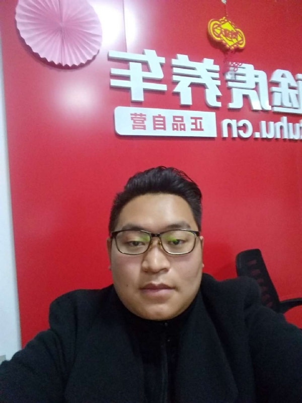 向上倾斜45度的第一张照片--石家庄相亲服务中心