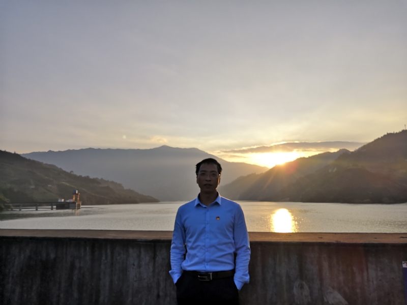 庸人自扰的第一张照片--石家庄相亲服务中心