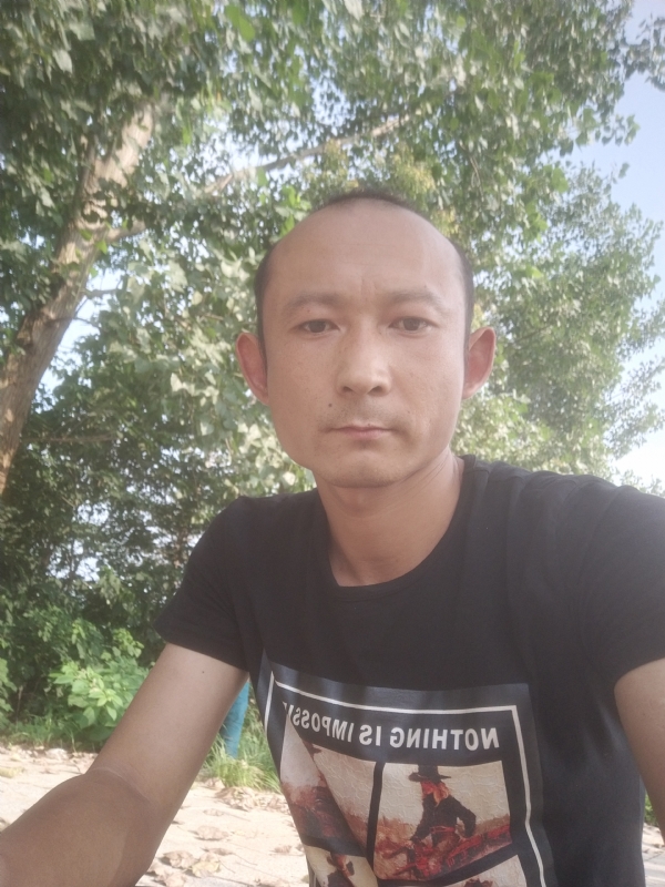 80大叔的第二张照片--石家庄相亲服务中心