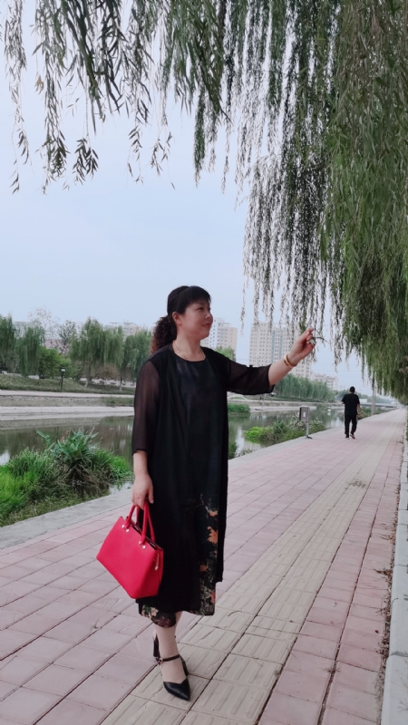 周本玲的第一张照片--石家庄相亲服务中心