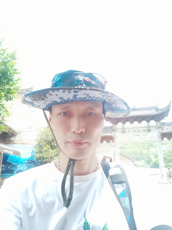 童群海的第一张照片--石家庄相亲服务中心
