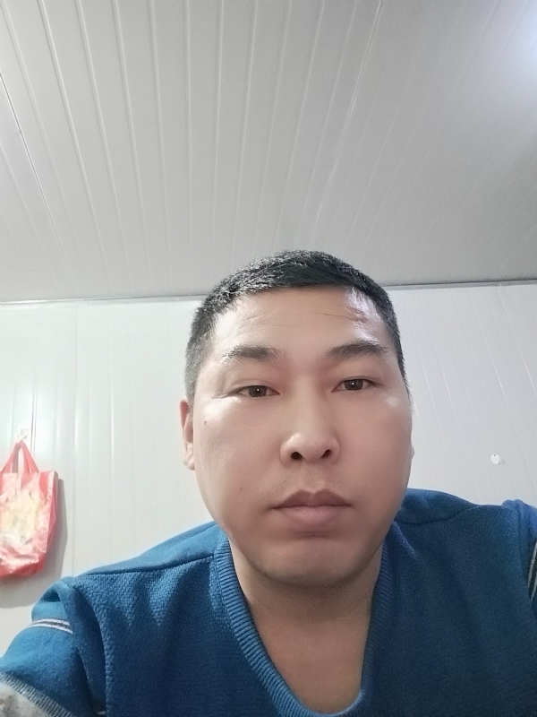 开着拖拉机去兜风的第一张照片--石家庄相亲服务中心