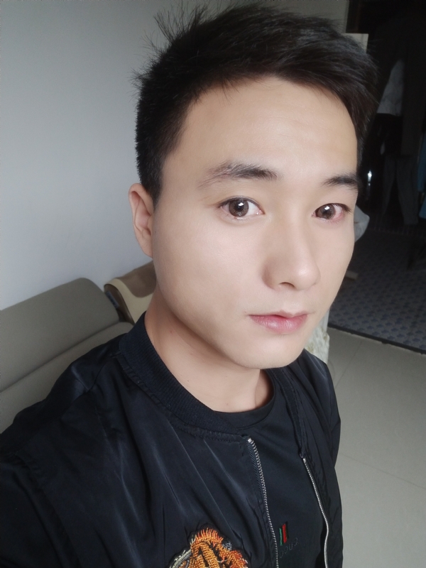 何凡的第三张照片--石家庄相亲服务中心