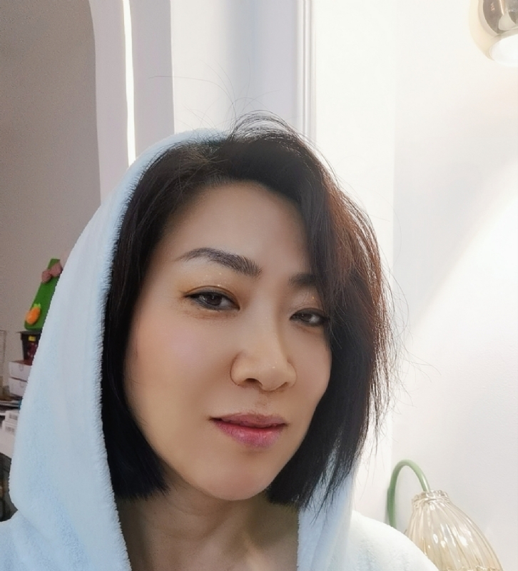 火玫瑰的第一张照片--石家庄相亲服务中心